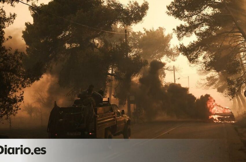  Más de 35.000 personas evacuadas por dos grandes incendios que se acercan a las puertas de Atenas