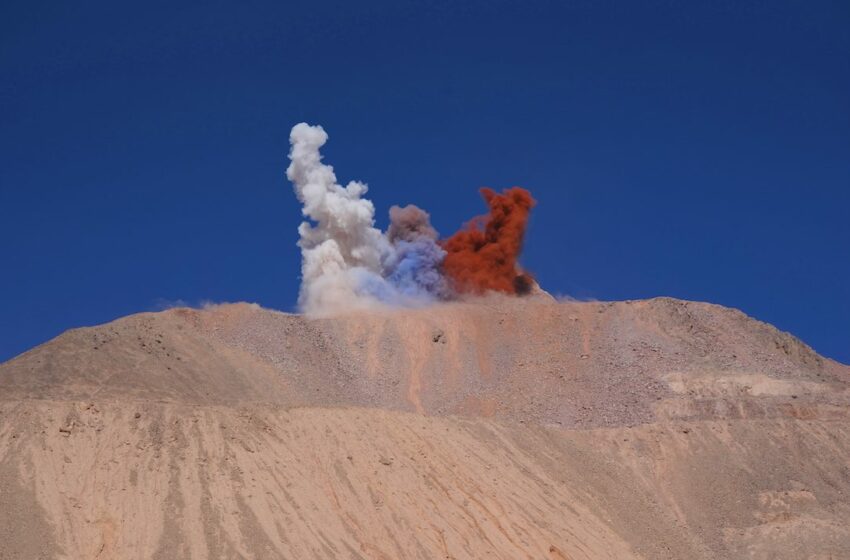  Con tronadura tricolor Codelco Salvador conmemoró Día de la Minería en el Rajo Inca