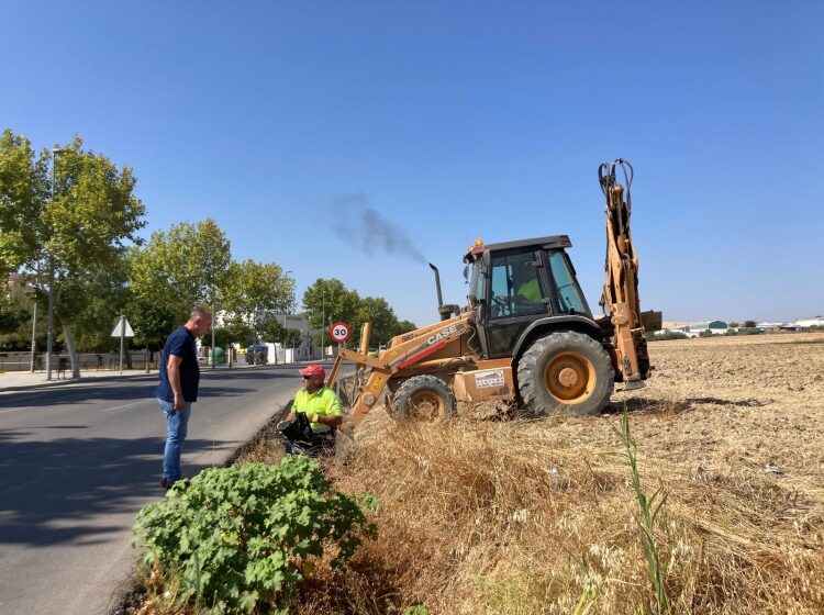 Actuaciones de mantenimiento y limpieza en distintas zonas de la ciudad – Ayuntamiento de Écija