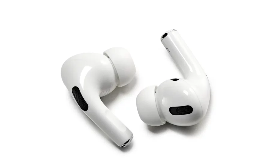  FDA aprueba el primer software de audífonos para los Apple AirPods; ayudará con pérdida auditiva