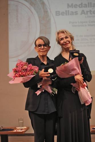  Otorgan a Pura López Colomé y Verónica Murguía la Medalla Bellas Artes en Literatura