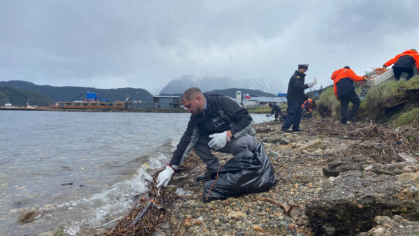  Retiran más de 3 toneladas de residuos en Jornada de limpieza de playas en Puerto Chacabuco