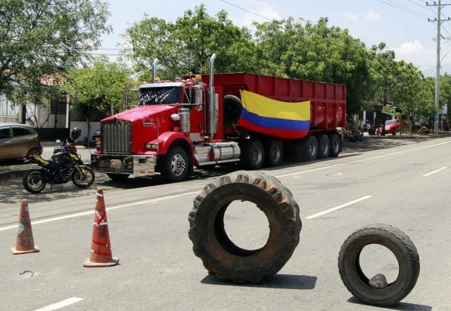  Colombia: Paro camionero genera desabastecimiento e incremento de precios en alimentos básicos