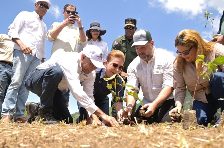  Ministerio de Medio Ambiente y Sur Futuro inician las actividades del Mes de la …