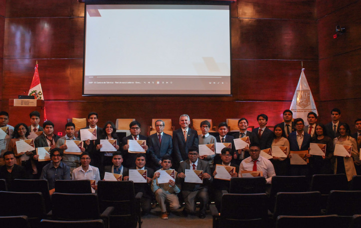  IIMP clausura tercera edición de Cantera de Talentos para la Minería con 80 estudiantes de …