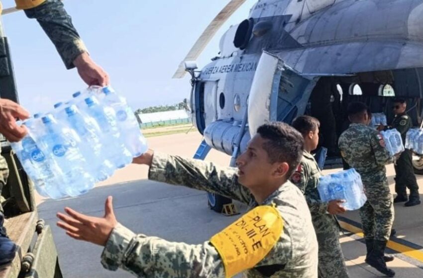  Por aire y tierra: así llevan alimentos para damnificados de huracán 'John' en Acapulco