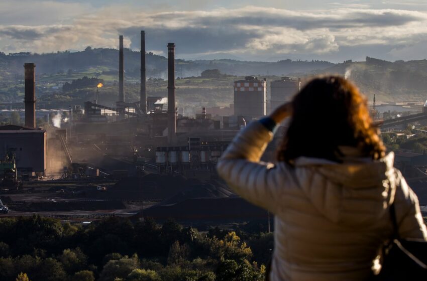  ArcelorMittal: La vida junto a una de las fábricas más contaminantes de España: “Me asomo …