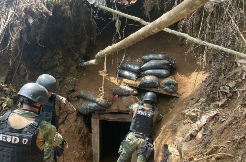  Las Fuerzas Armadas destruyen minas y maquinaria de minería ilegal en Carchi y Azuay