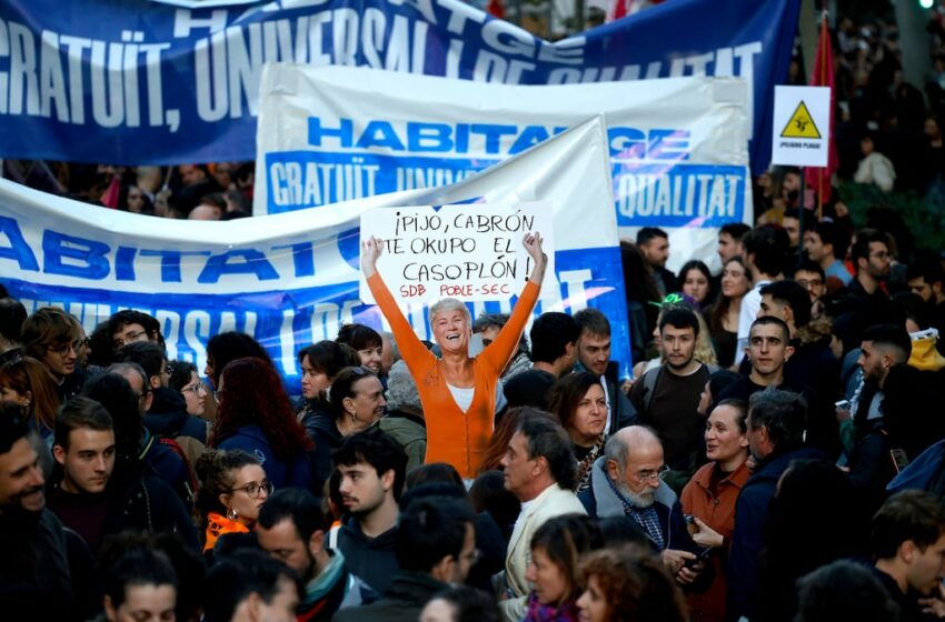  Masiva manifestación por la vivienda en Barcelona que reclama que bajen los precios del alquiler