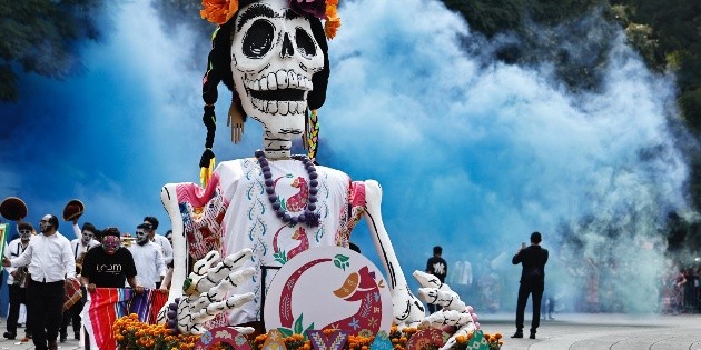  Día de Muertos: Con carros alegóricos y las catrinas, celebran en Ciudad de México (FOTOS)