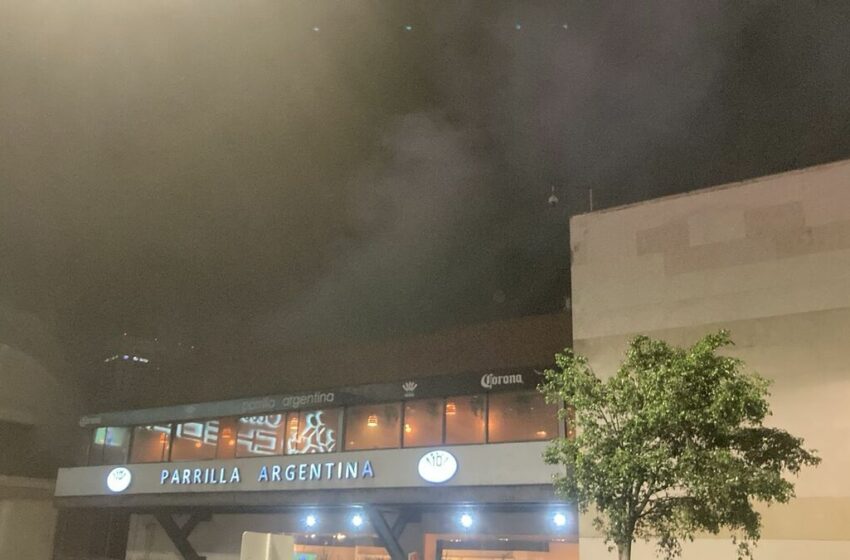  Reportan fuego en restaurante del Centro Comercial Santa Fe- Grupo Milenio