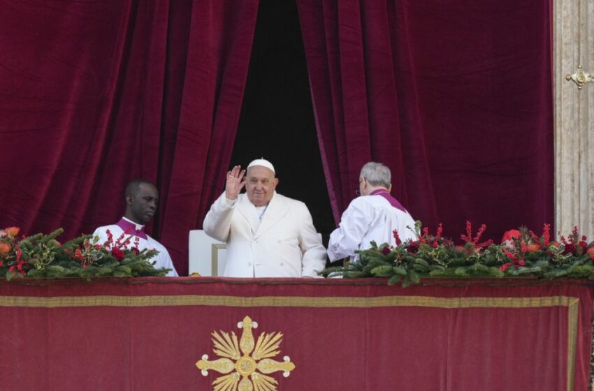  El Papa Francisco insta en su mensaje de Navidad a «silenciar el ruido de las armas»