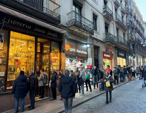  Lectores de Barcelona se solidarizan con la librería Sant Jordi ante su inminente cierre