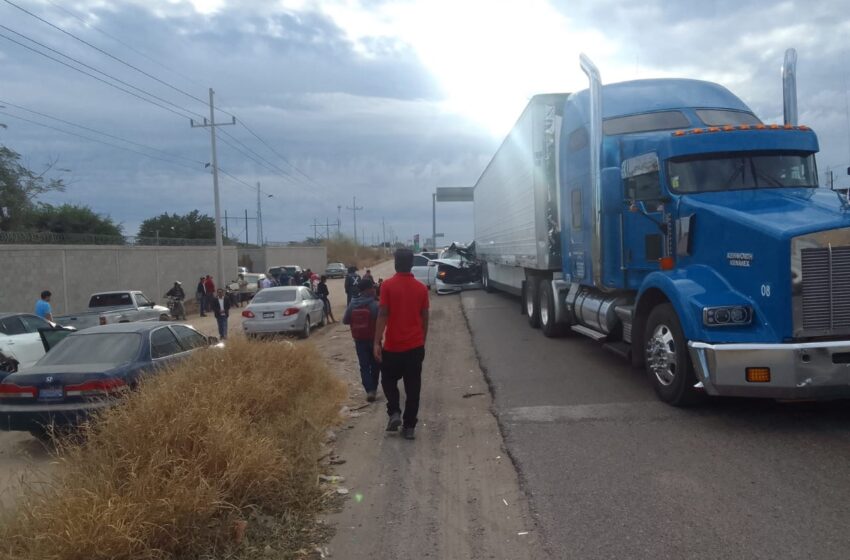  Hombre pierde la vida y otro queda lesionado tras fuerte choque sobre la México 15 en Guasave.