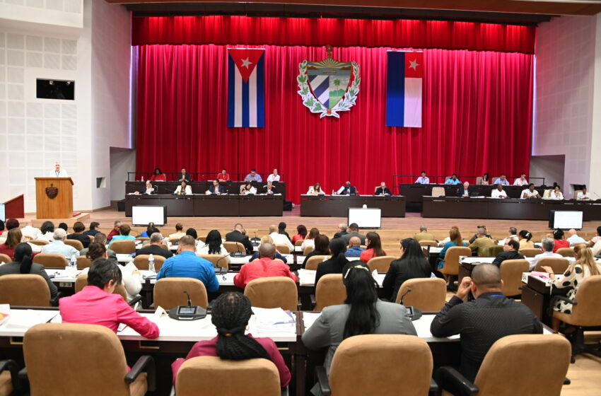  Niños, adolescentes y jóvenes cubanos, en la prioridad de su Parlamento