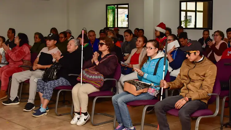  DIF entrega apoyos a personas con discapacidad en Nogales, Sonora