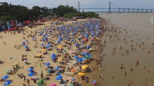  Una playa argentina obtuvo el galardón de la bandera azul por su compromiso con el ambiente