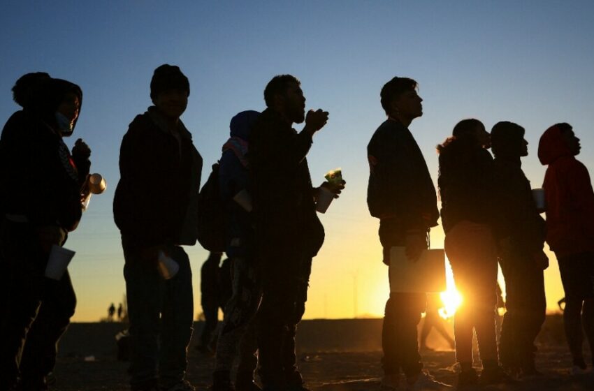  Ayuda a migrantes en la frontera: Esperanza frente al muro en San Diego – TV Azteca