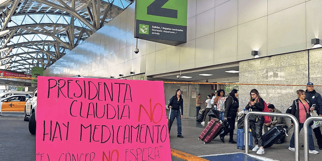  Padres de niños con cáncer vuelven a la calle para exigir medicinas