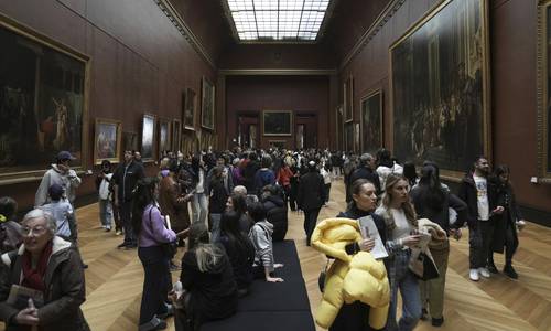  Anuncian modernización del Louvre