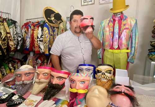  Desde hace 40 años, el taller de máscaras Fercho da vida a los carnavales del país