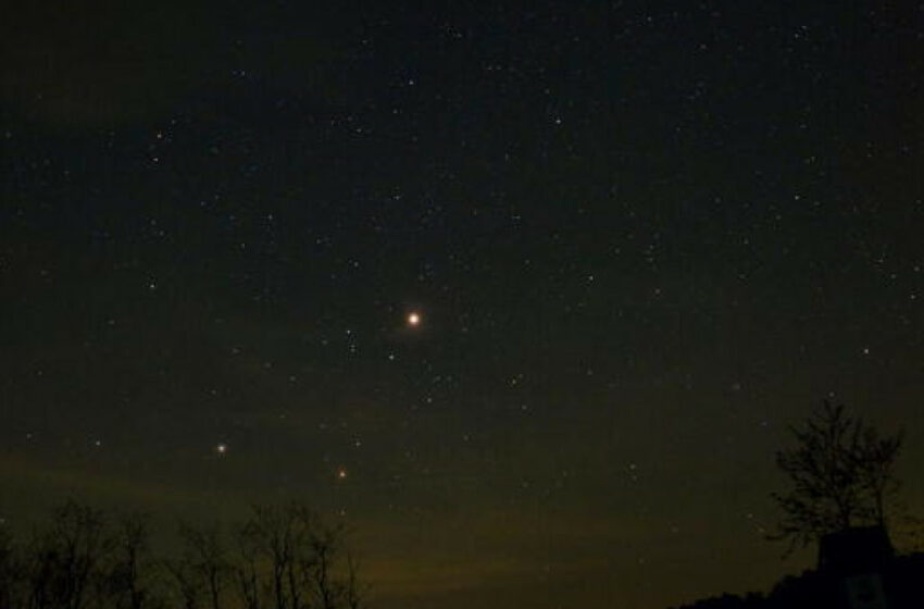  Este es el curioso fenómeno rojizo que aparecerá en el cielo nocturno en las próximas horas