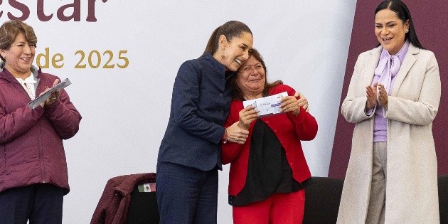  Claudia Sheinbaum entrega más de 900 tarjetas de Pensión Mujeres Bienestar