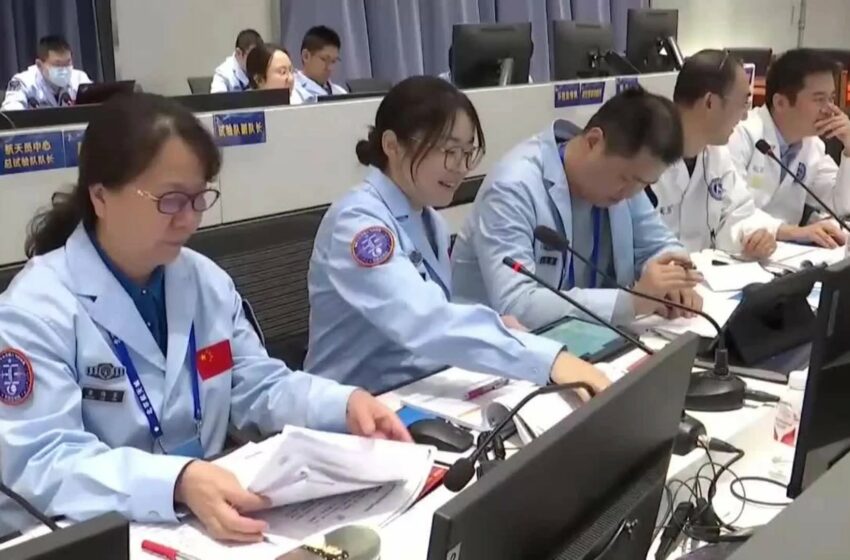  Completan astronautas chinos segunda caminata espacial en la estación Tiangong