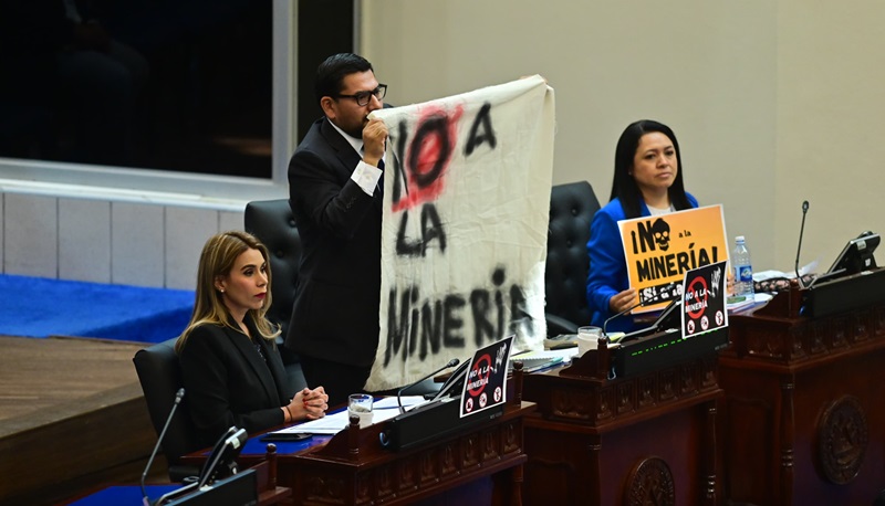  "Se ha pasado por encima de la voluntad de los salvadoreños": Pastor Mario Vega