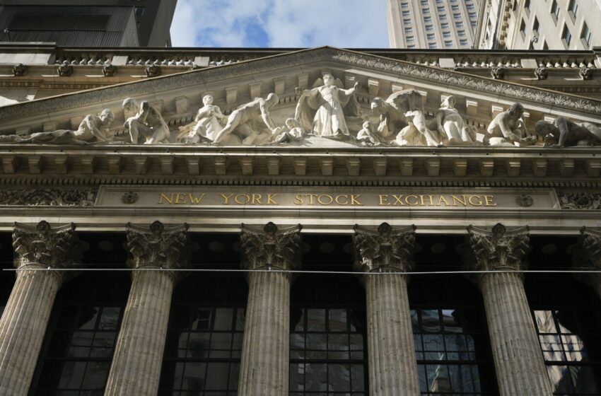  Wall Street pierde ganancias tras confirmación de aranceles de Trump por la Casa Blanca