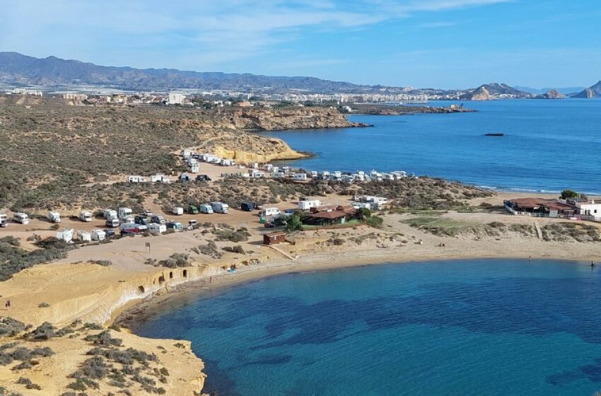  Medio Ambiente intensifica la vigilancia en el litoral protegido de Cuatro Calas de Águilas