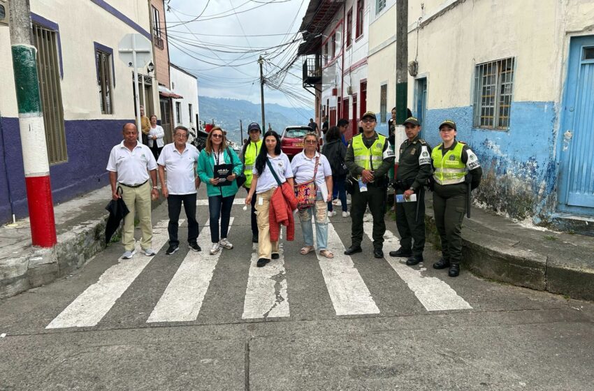  En Manizales estudiantes y líderes comunitarios impulsan campaña ambiental