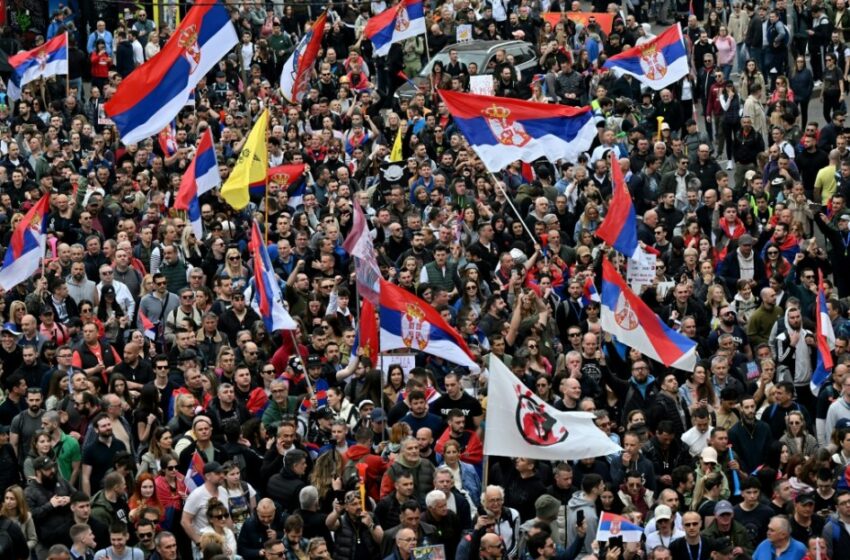  Una marea humana se manifiesta contra la corrupción en la capital de Serbia