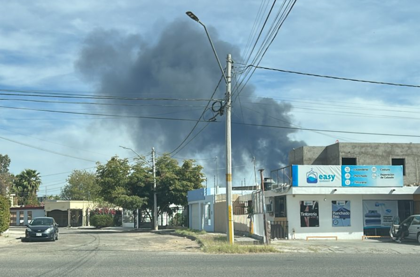  Se incendia bodega cercana al bulevar Ganaderos en Hermosillo | Radio Sonora