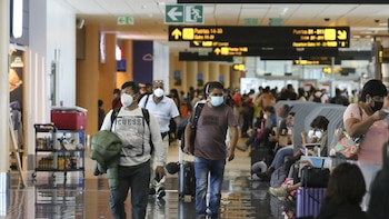 Usuarios en el aeropuerto internacional