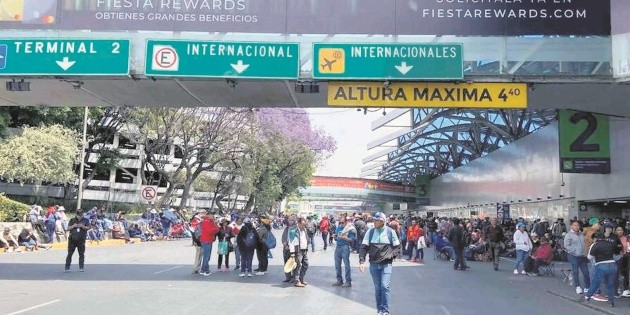  Marchas y bloqueos de la CNTE desquician el aeropuerto capitalino