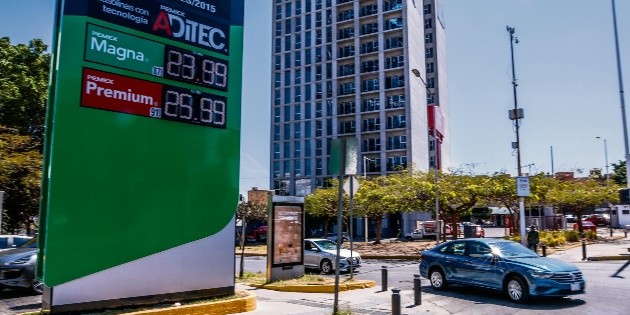  Critican empresarios de EU el tope al precio de la gasolina