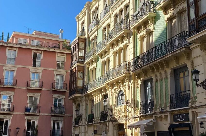 La compraventa de viviendas alcanza los niveles de la burbuja inmobiliaria con los precios en máximos