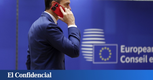 La imprudencia de Sánchez: siguió usando WhatsApp pese al ‘hackeo’ con Pegasus ya en 2021