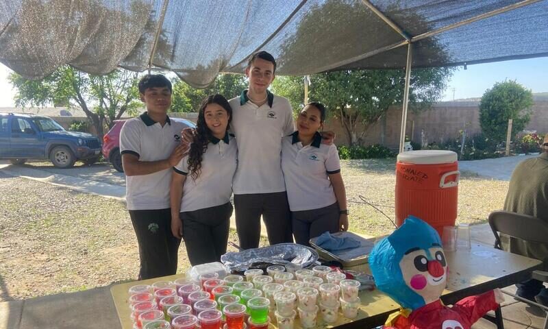 Celebran el día de la niña y el niño estudiantes de CONALEP Tecate en Casa Hogar Santa Clara