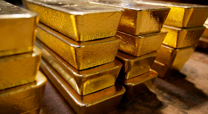 Precio del oro brilla, pero producción peruana cae a doble dígito: el impacto de la minería ilegal
