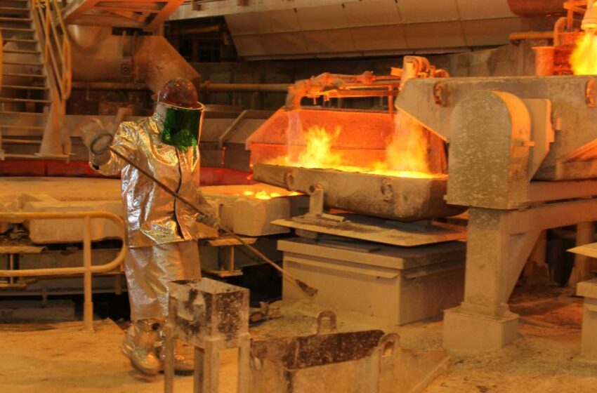 Producción industrial en Chile tomó impulso en abril gracias a la minería, que aumentó 12,1%