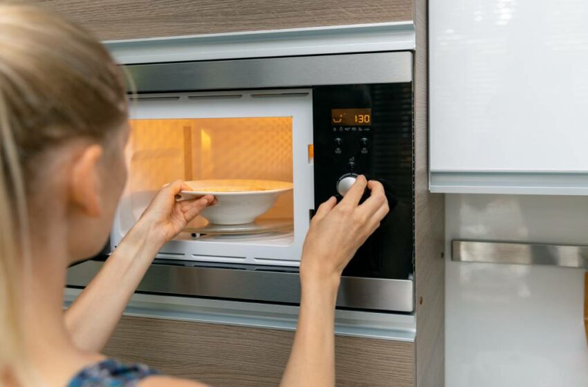 Estas son tres comidas que nunca se deben calentar en microondas – UnoTV