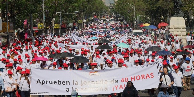 Reviven reducir jornada laboral; alertan por daños a Pymes