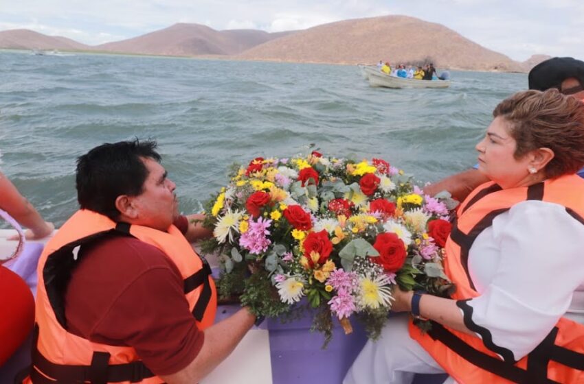 Con festival y ofrenda floral en El Huitussi, el Municipio conmemora el Día de la Marina Nacional