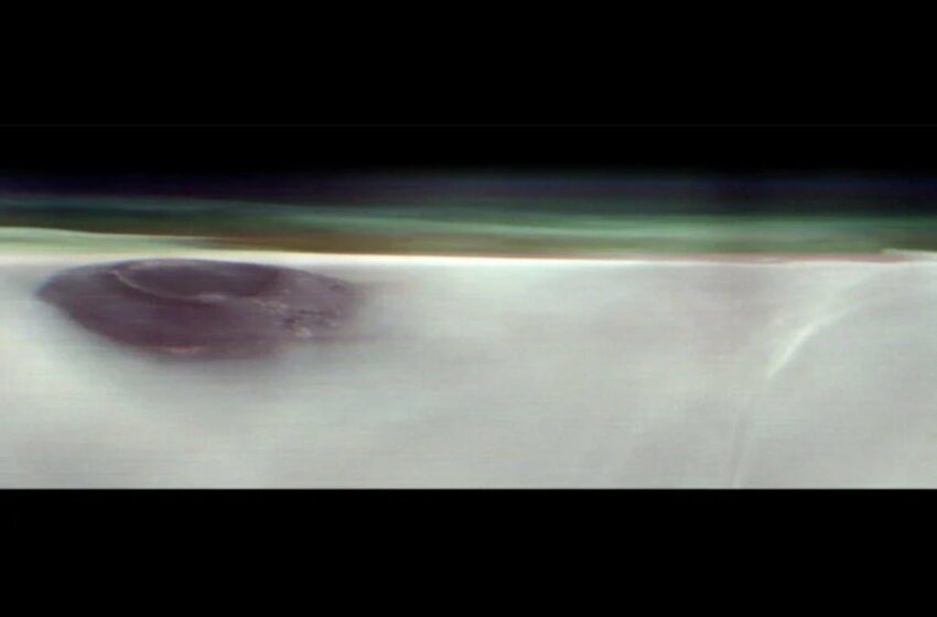  Orbitador de Marte capta imagen de antiguo volcán que sobrepasa a las nubes