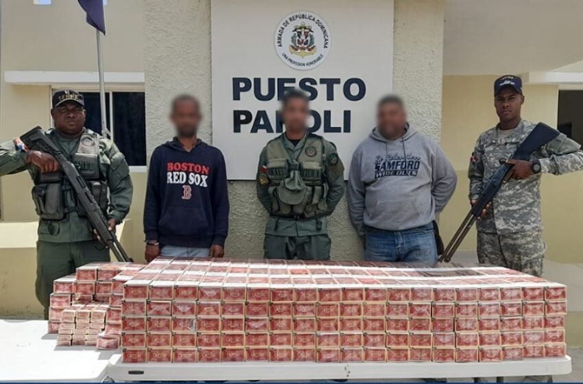 Detienen 2 miembros de Medio Ambiente y uno de la Armada con tráfico de 60 mil cigarrillos