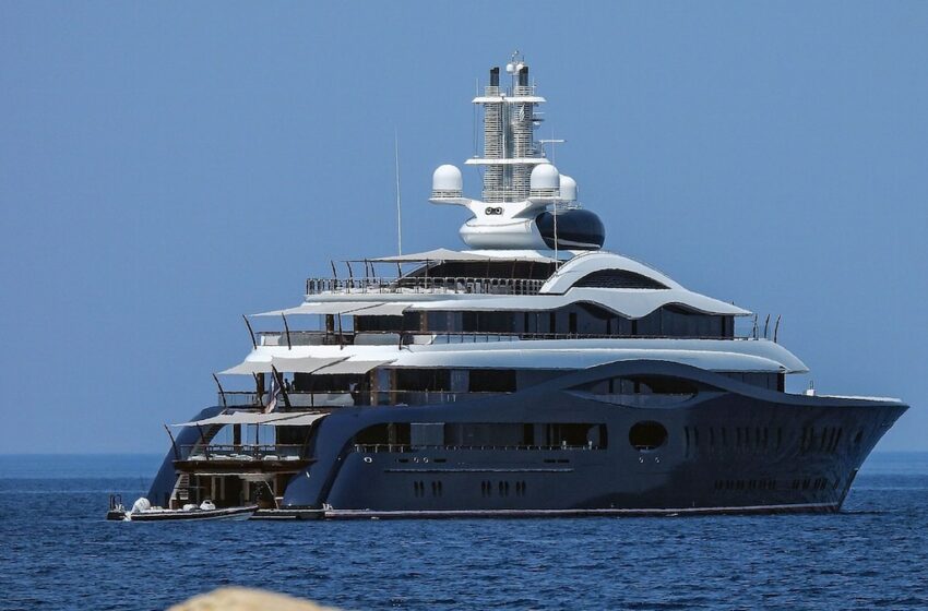 Zuckerberg y Spielberg, cumbre de superyates en el Mediterráneo por la boda de Jeff Bezos