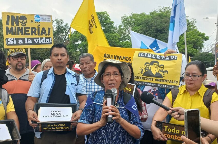 En El Salvador, “los defensores somos presa fácil para quienes tienen el poder” | ENTREVISTA