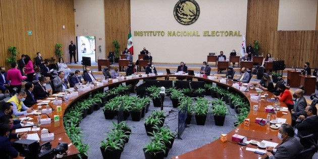 INE aplaza sesión clave para definir magistraturas por irregularidades en requisitos